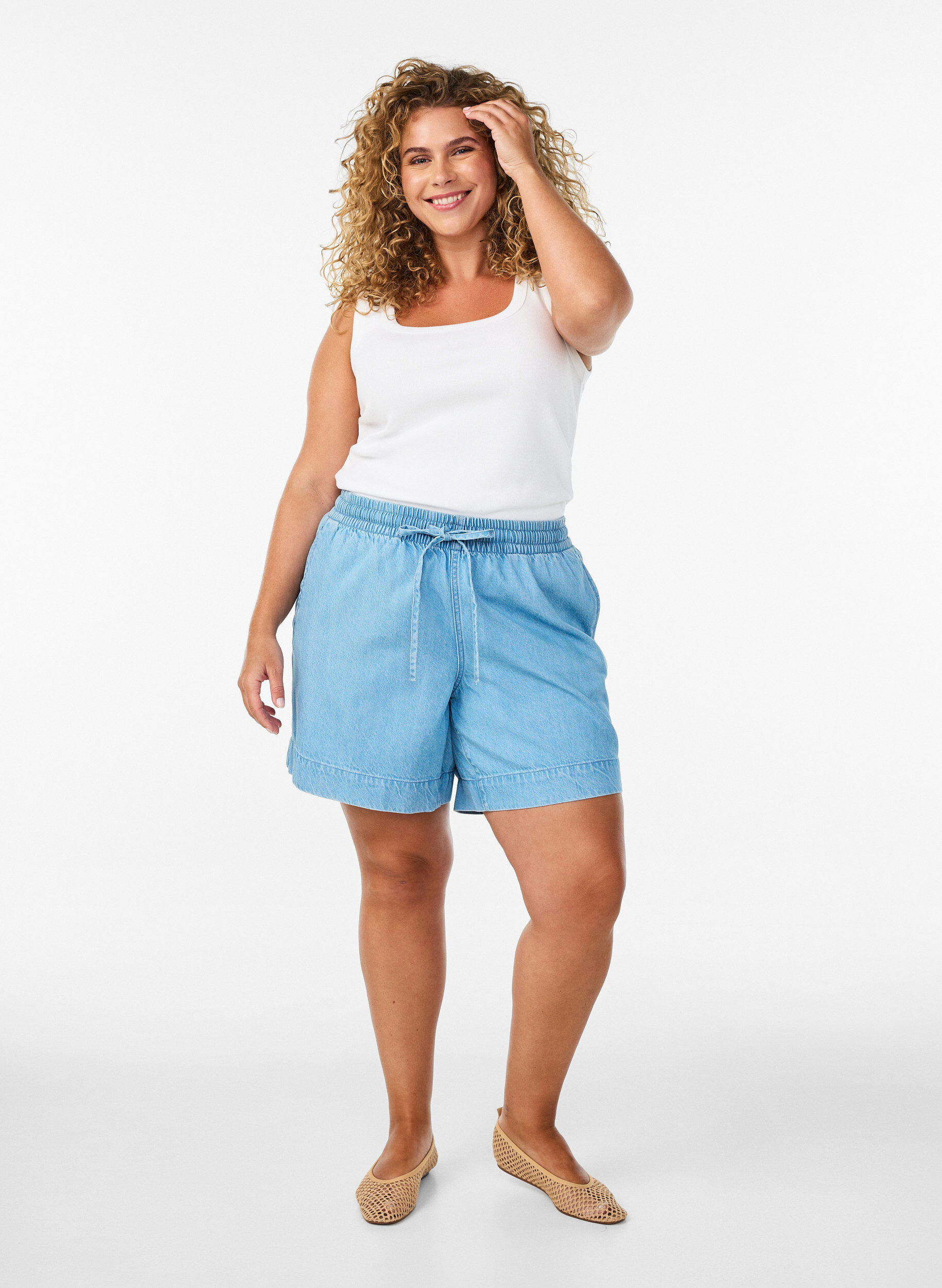 ZizziDenim-look shorts met een elastische tailleband en trekkoord, Blauw, Model image number 1