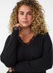 Blouse en viscose avec d&eacute;tails en dentelle et col en V, Noir, Model image number 3