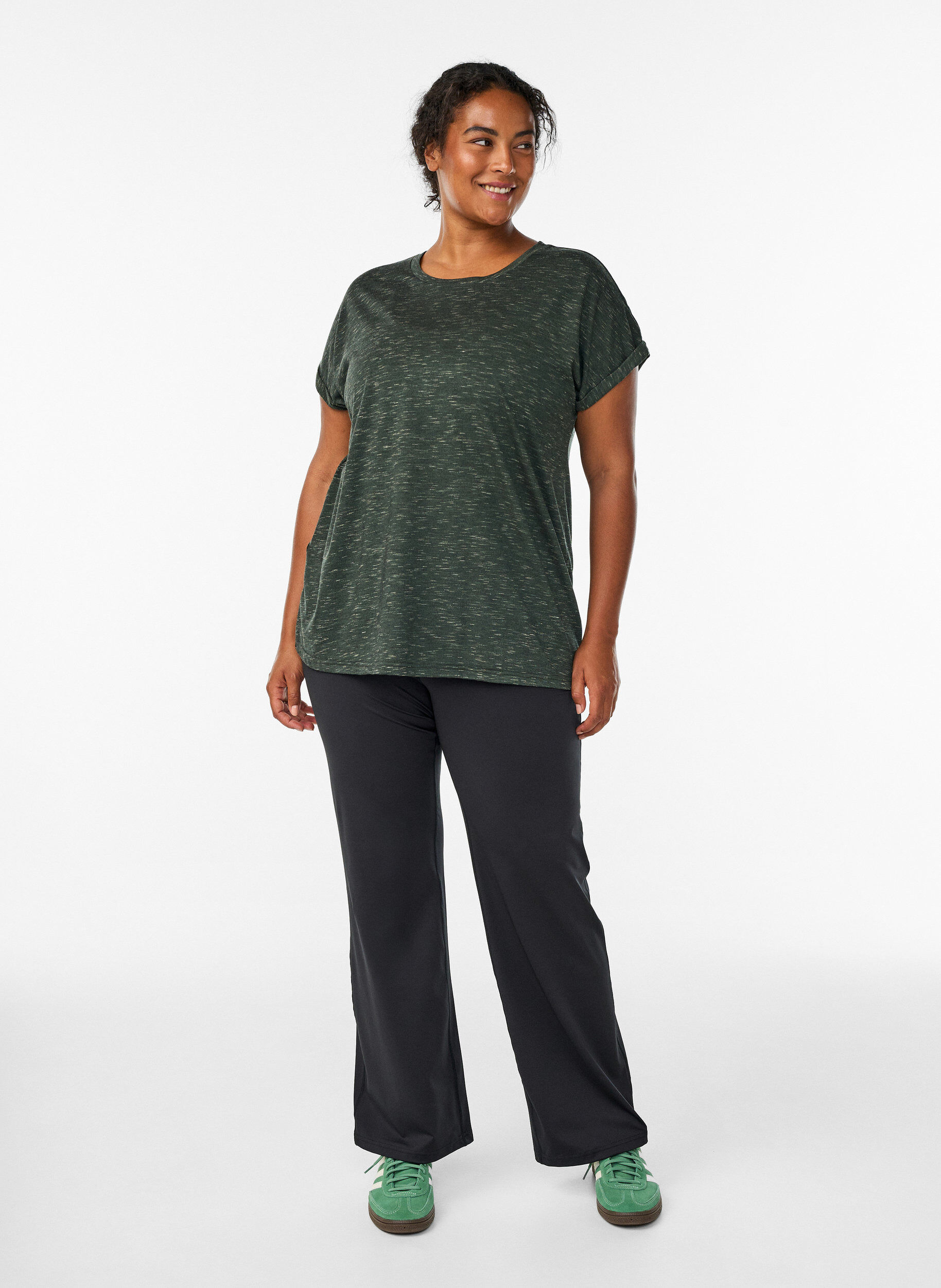 ZizziT-shirt d'entra&icirc;nement ample &agrave; manches courtes, Vert Kaki, Model image number 1