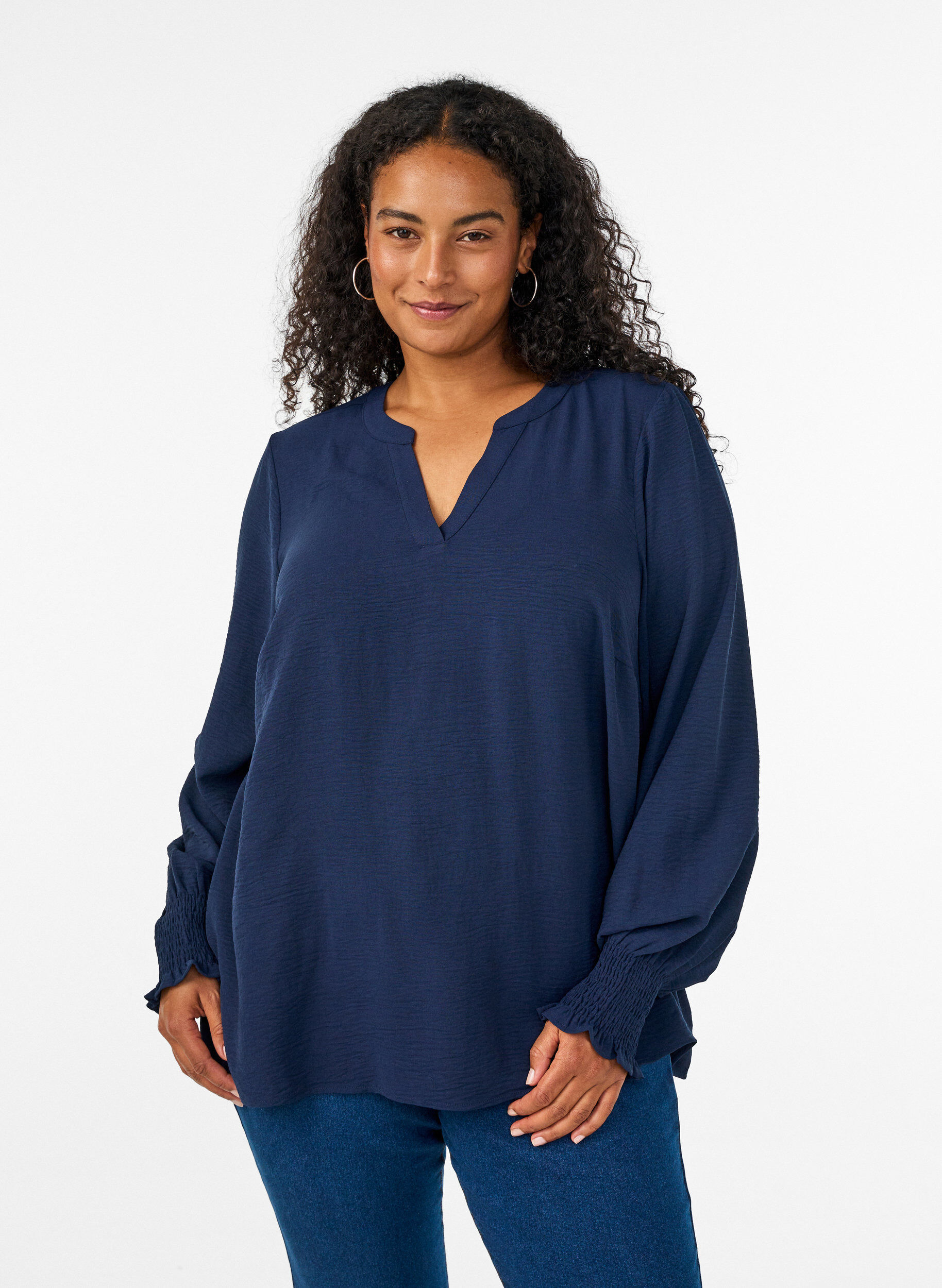 ZizziBlouse met smockmanchetten en V-hals, Blauw, Model image number 0