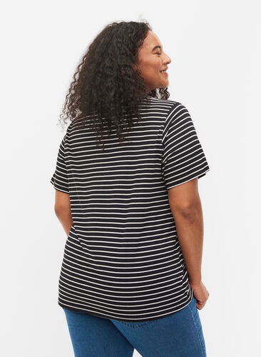 Lot de 2 T-shirt basiques en coton, Black/Black Stripe, Model image number 1