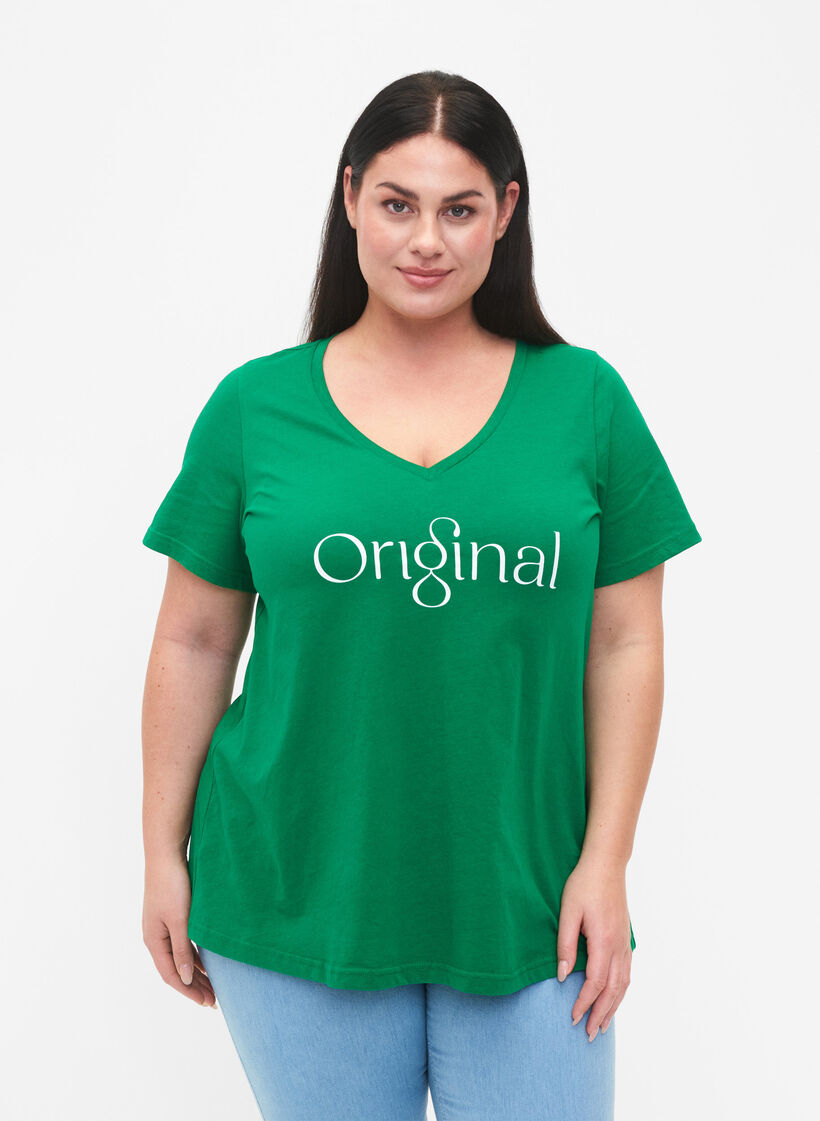 T-shirt en coton avec impression de texte et col en V, Jolly Green ORI, Model image number 0