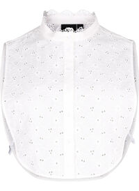 Col en broderie anglaise