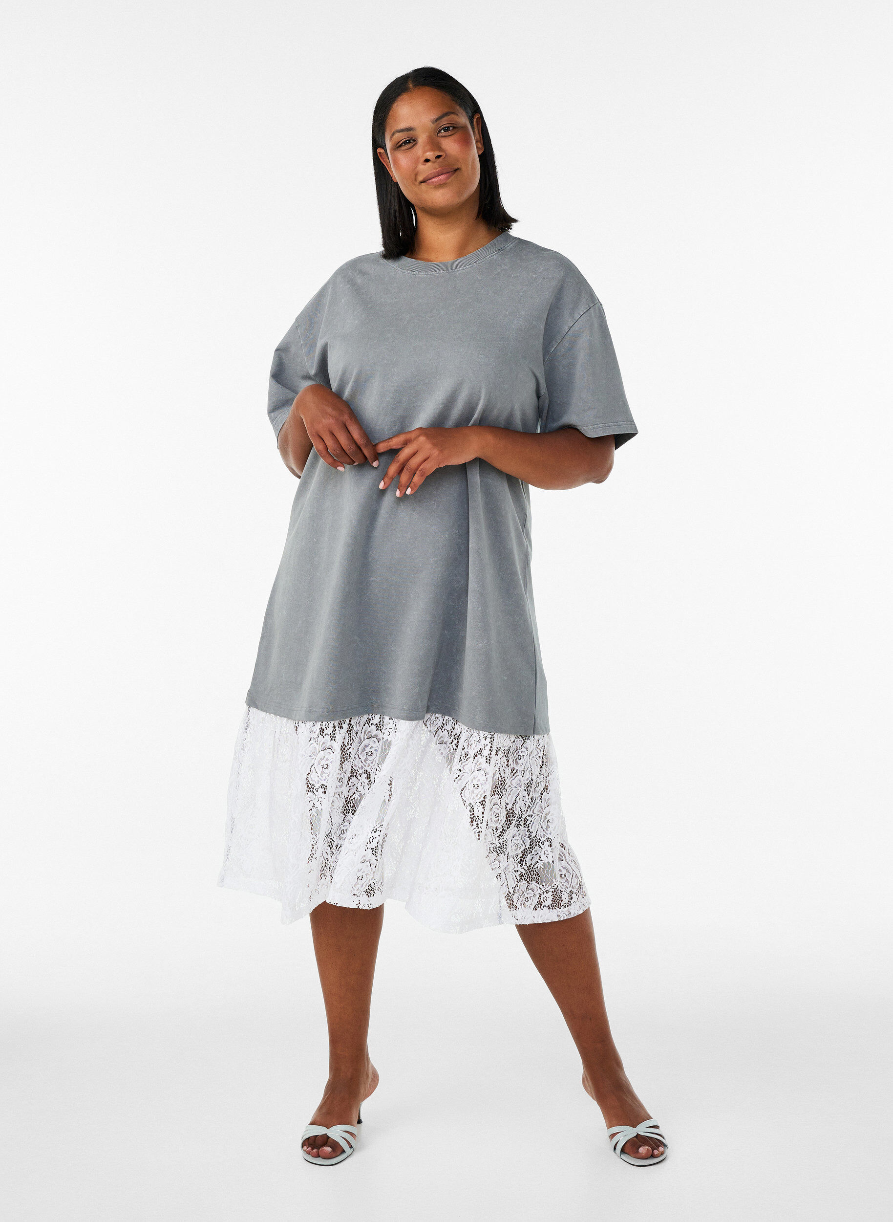 ZizziRobe T-shirt ample avec bordure en dentelle, Gris, Model image number 0