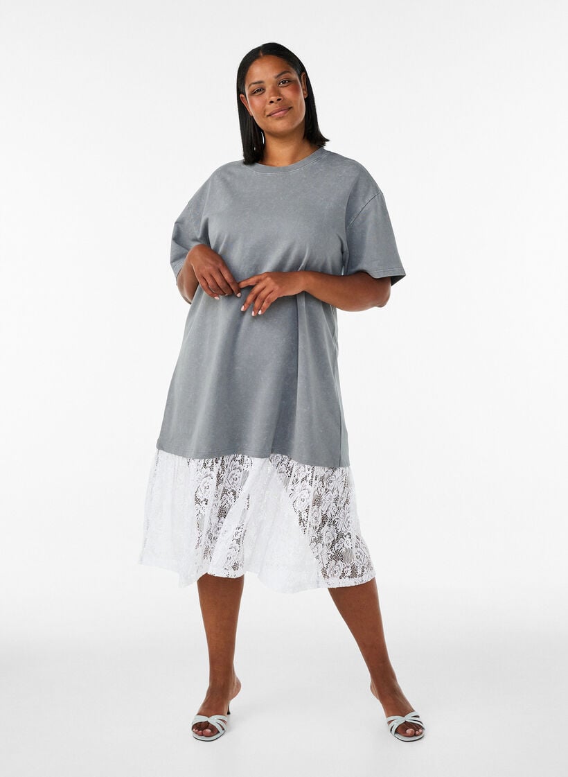 Robe T-shirt ample avec bordure en dentelle, Gris, Model image number 0
