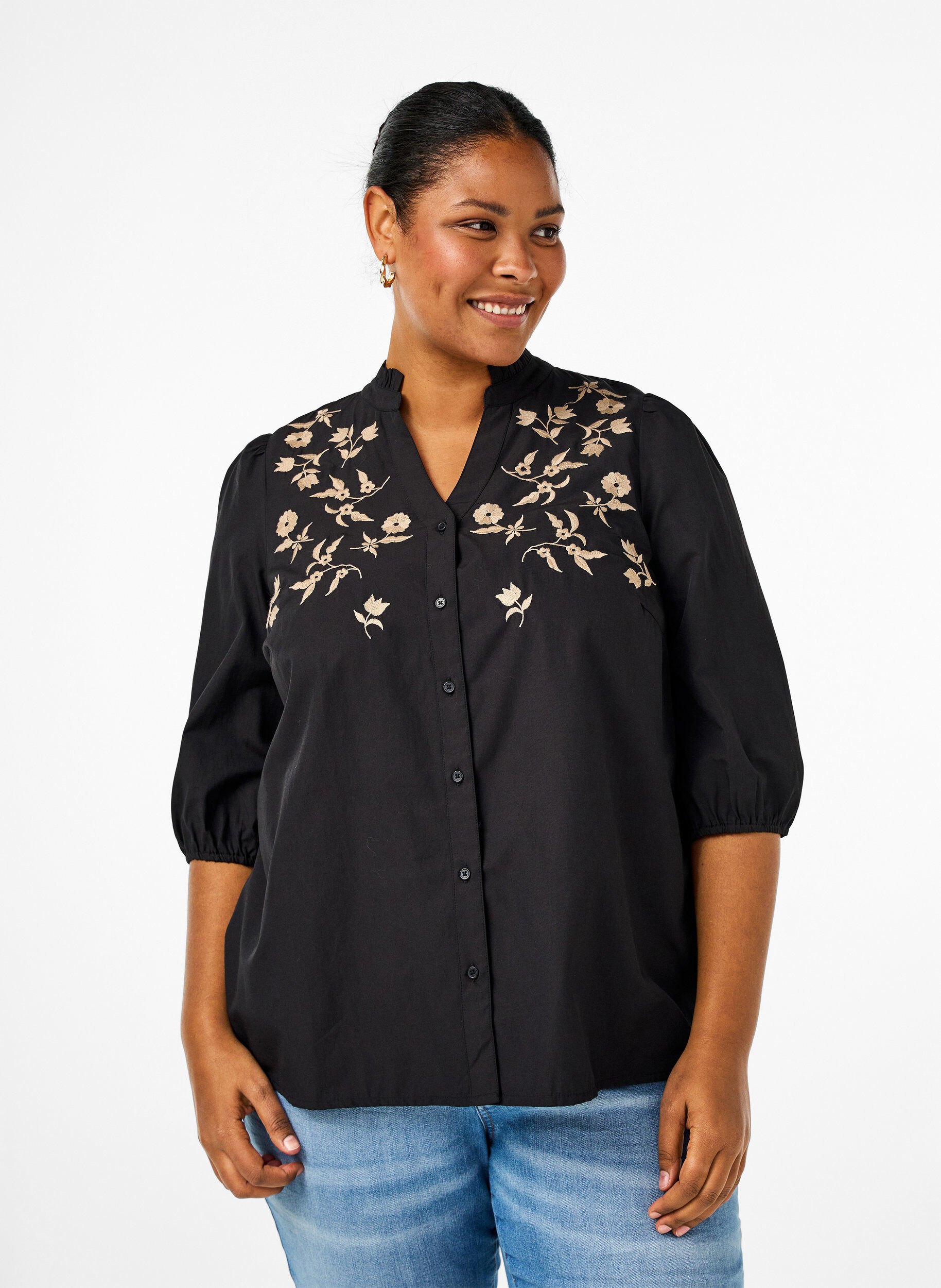 ZizziOverhemdblouse met geborduurde bloemen en 3/4 mouwen, Black W. Beige Emb. , Model image number 0
