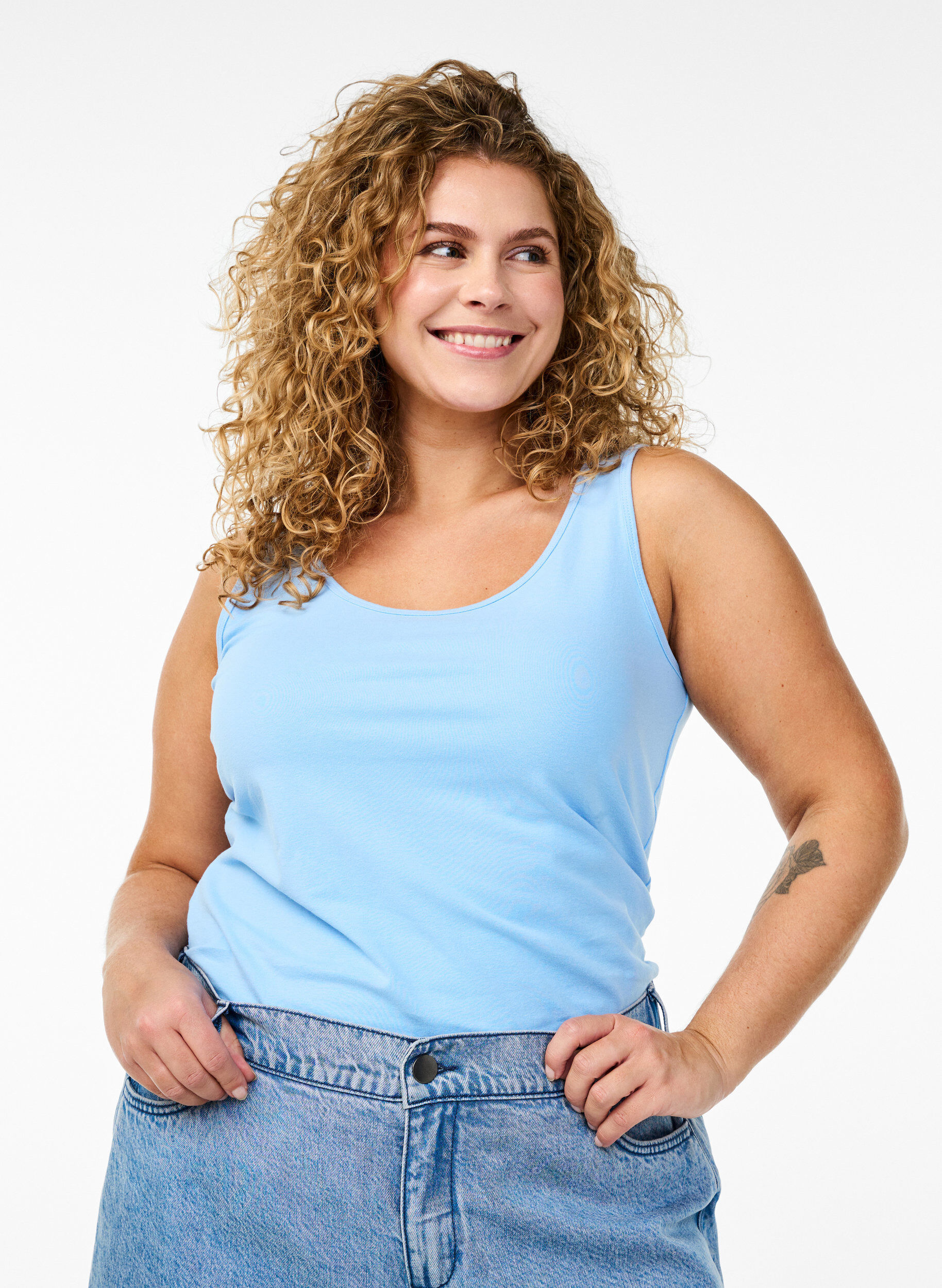 ZizziSolide kleur basis top in katoen, Blauw, Model image number 0