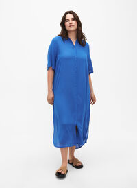 Robe chemise à manches courtes en viscose, Victoria blue, Model