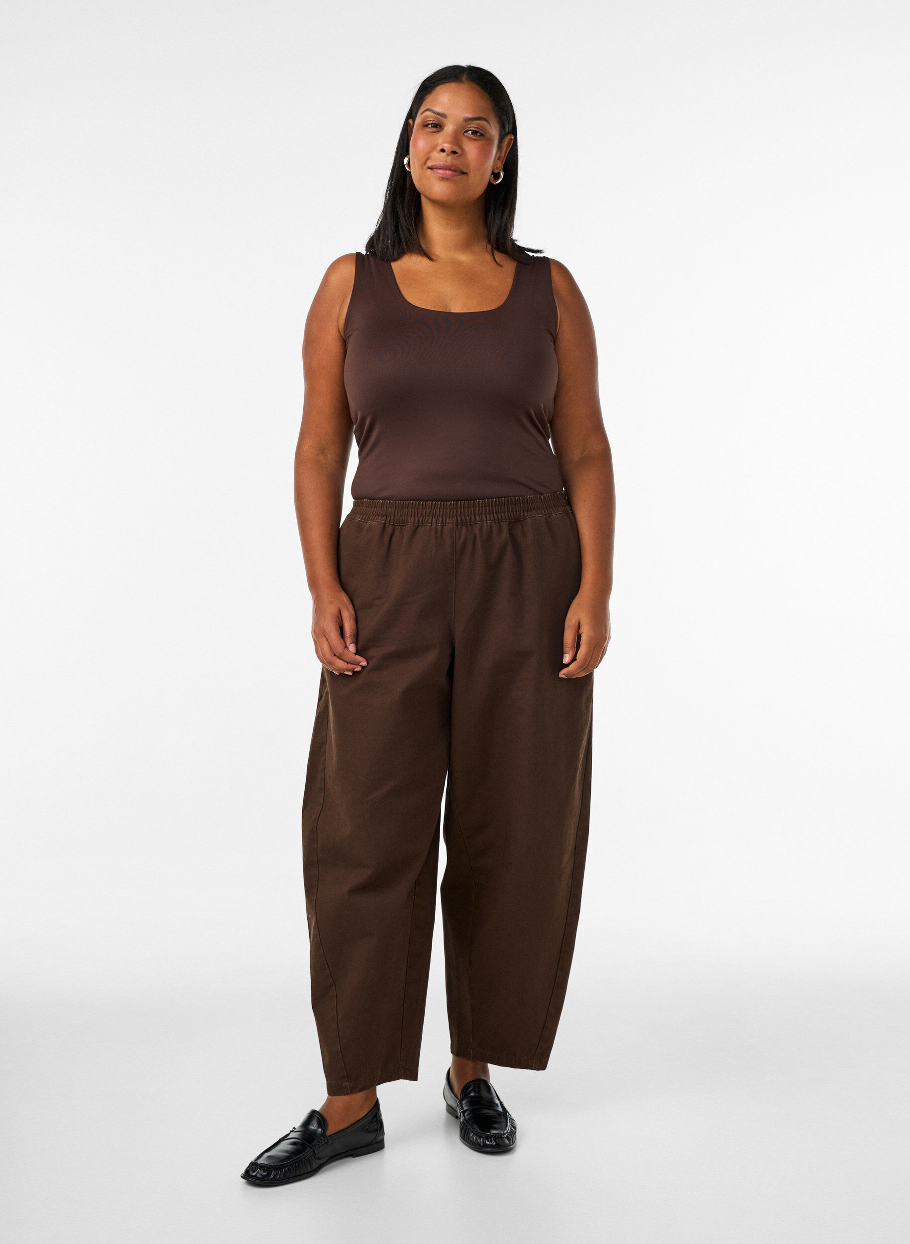 ZizziAansluitende basic top van een gladde stof, Bruin, Model image number 1