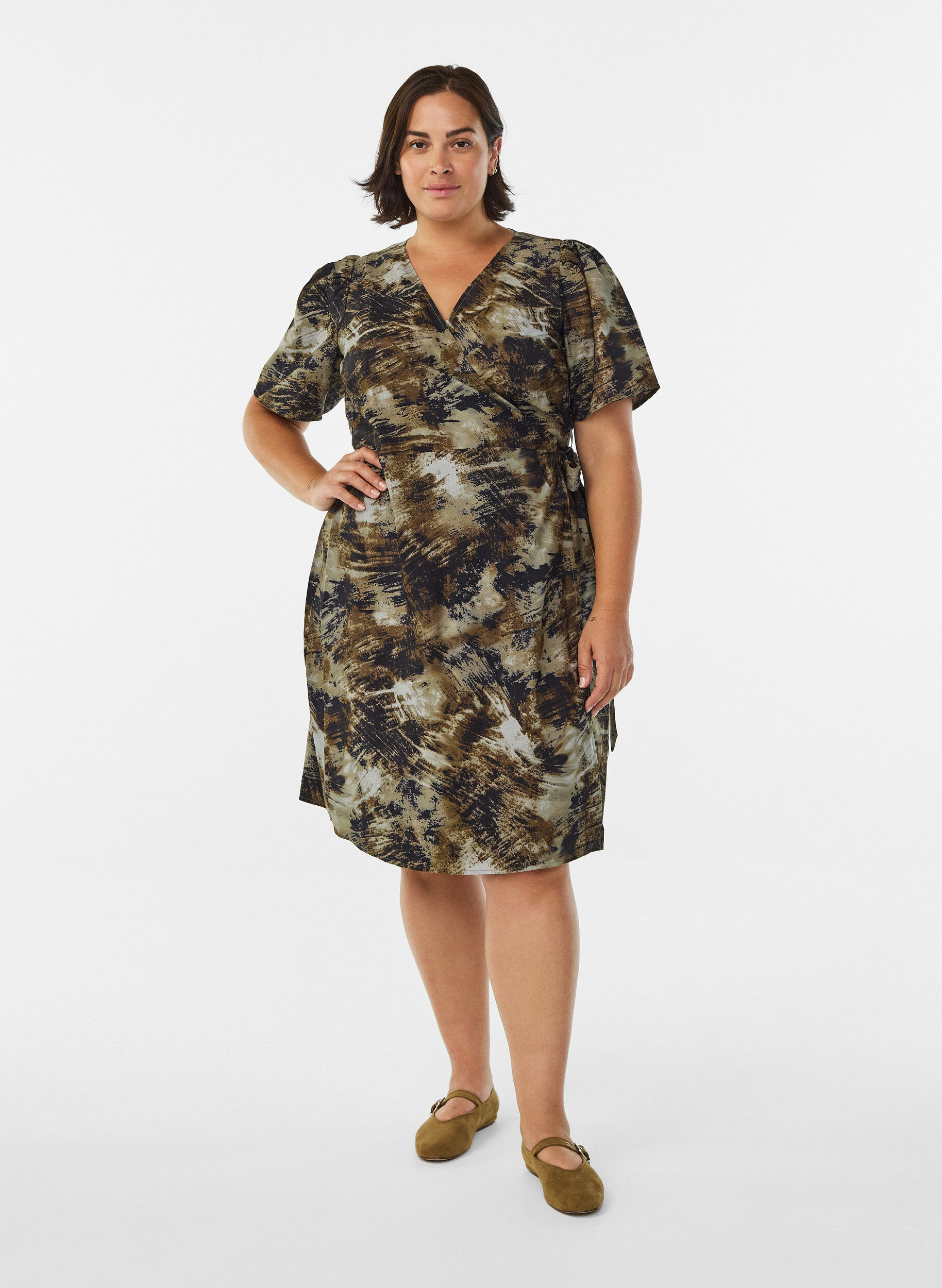 Zizzi Robe portefeuille imprim&eacute;e, Vert, Model image number 1