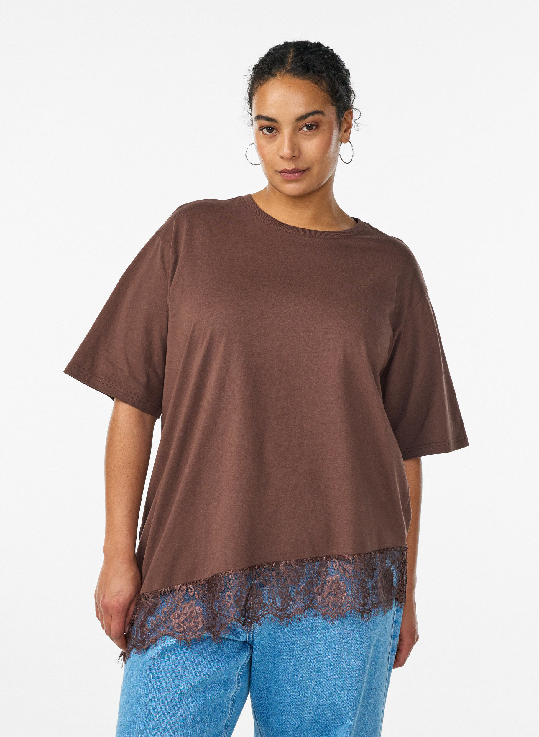 T-shirt avec ourlet asym&eacute;trique en dentelle, Marron, Model