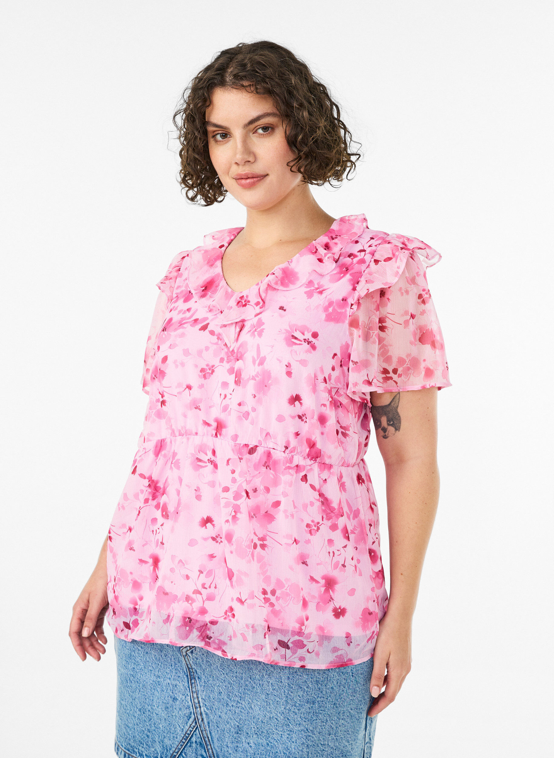 Blouse fleurie avec col &agrave; volants et effet peplum, Rose, Model