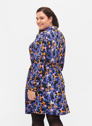 Robe chemise à fleurs en viscose, Purple Flower AOP, Model image number 1