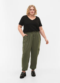 Pantalon cargo de couleur unie avec de grandes poches, Black Olive, Model