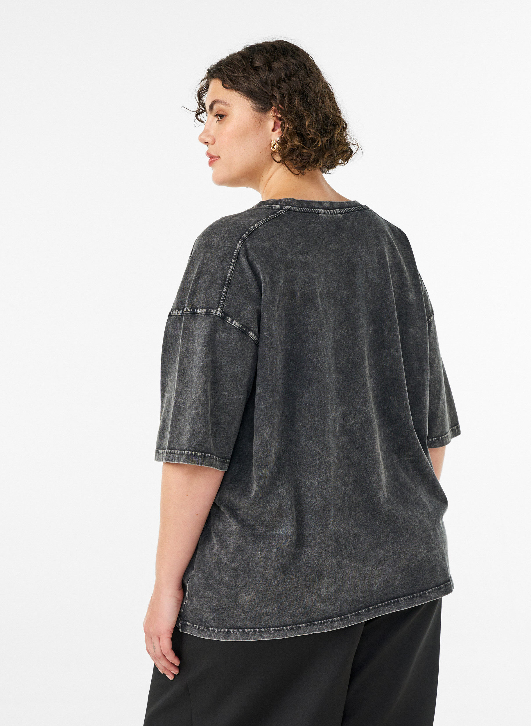 ZizziOversized T-shirt in biologisch katoen met een collegeprint, Zwart, Model image number 2