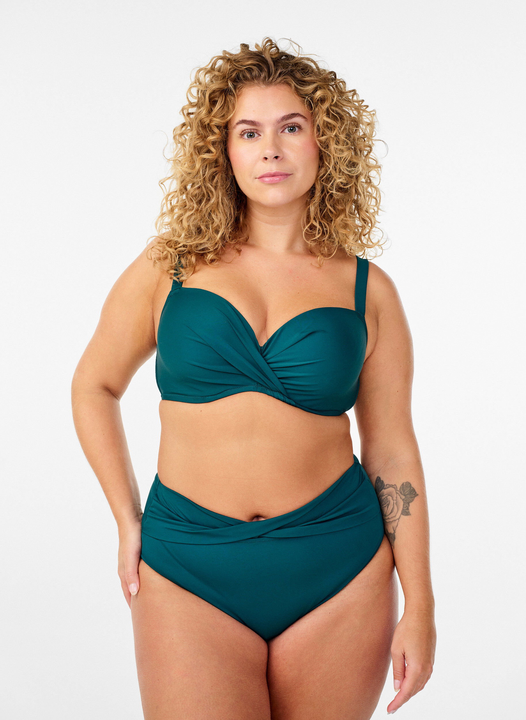 ZizziBikini top met beugel en plooien, Groen, Model image number 1