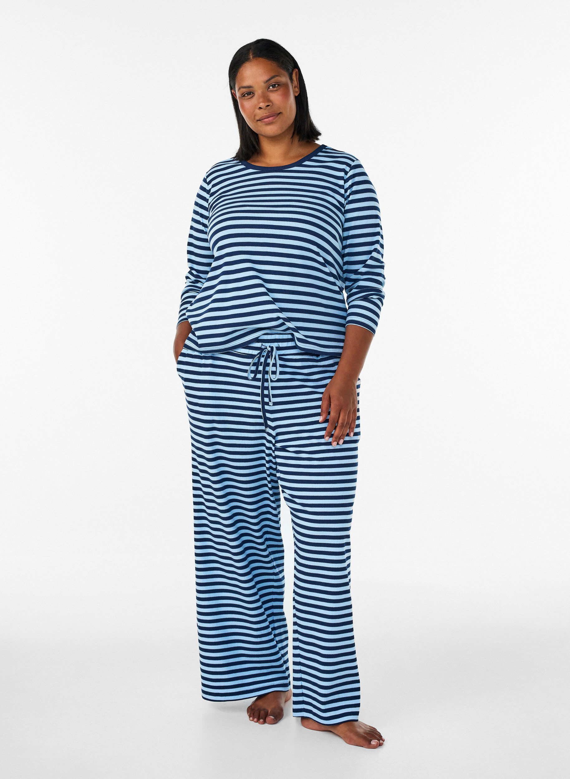 ZizziPantalon de pyjama ray&eacute; &agrave; taille haute et coupe ample, Bleu, Model image number 0