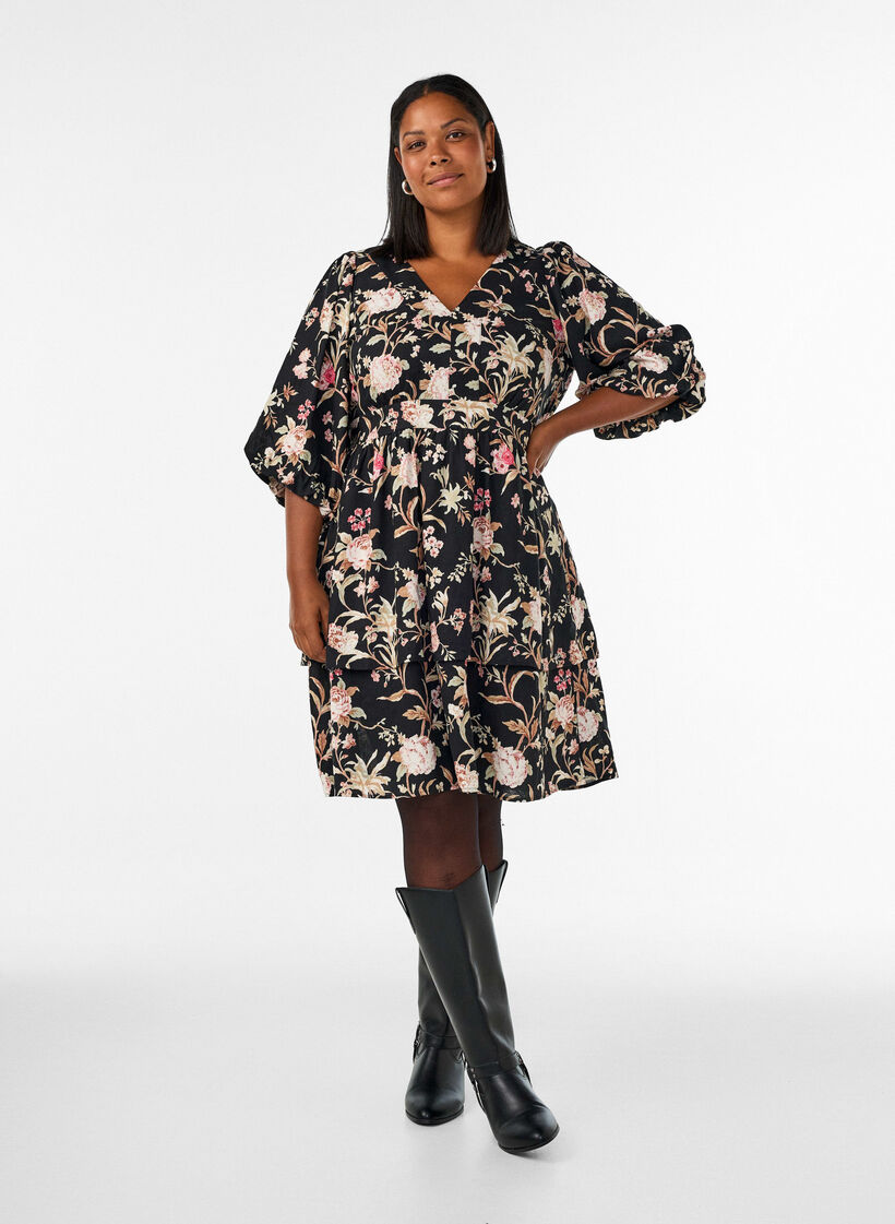 Bloemenjurk in linnen en viscose met een empirelijn, Zwart, Model image number 1