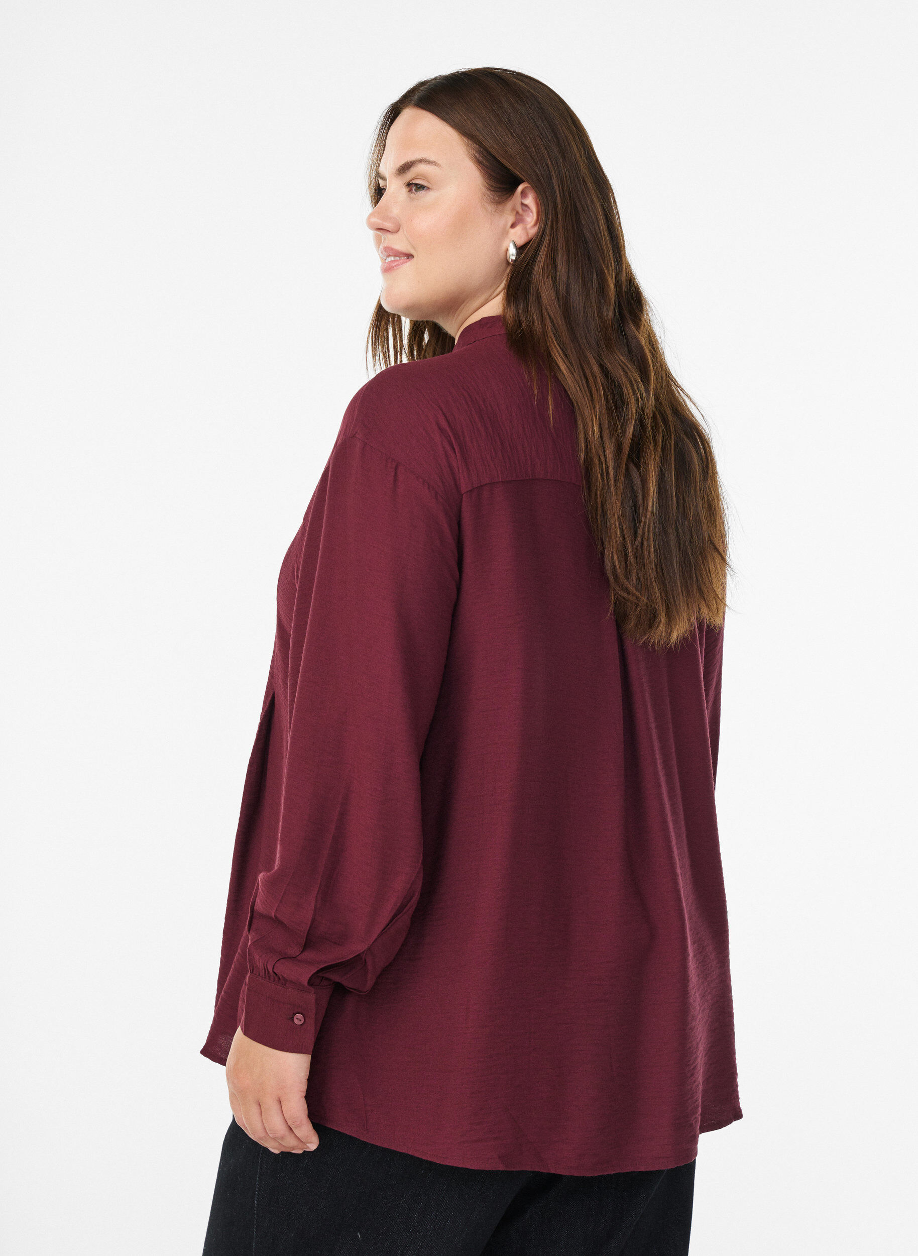 Zizzi Chemise &eacute;vas&eacute;e en viscose, Bordeaux, Model image number 2