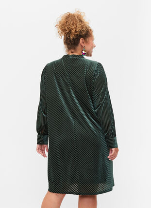 Robe texturée en velours, Scarab, Model image number 1