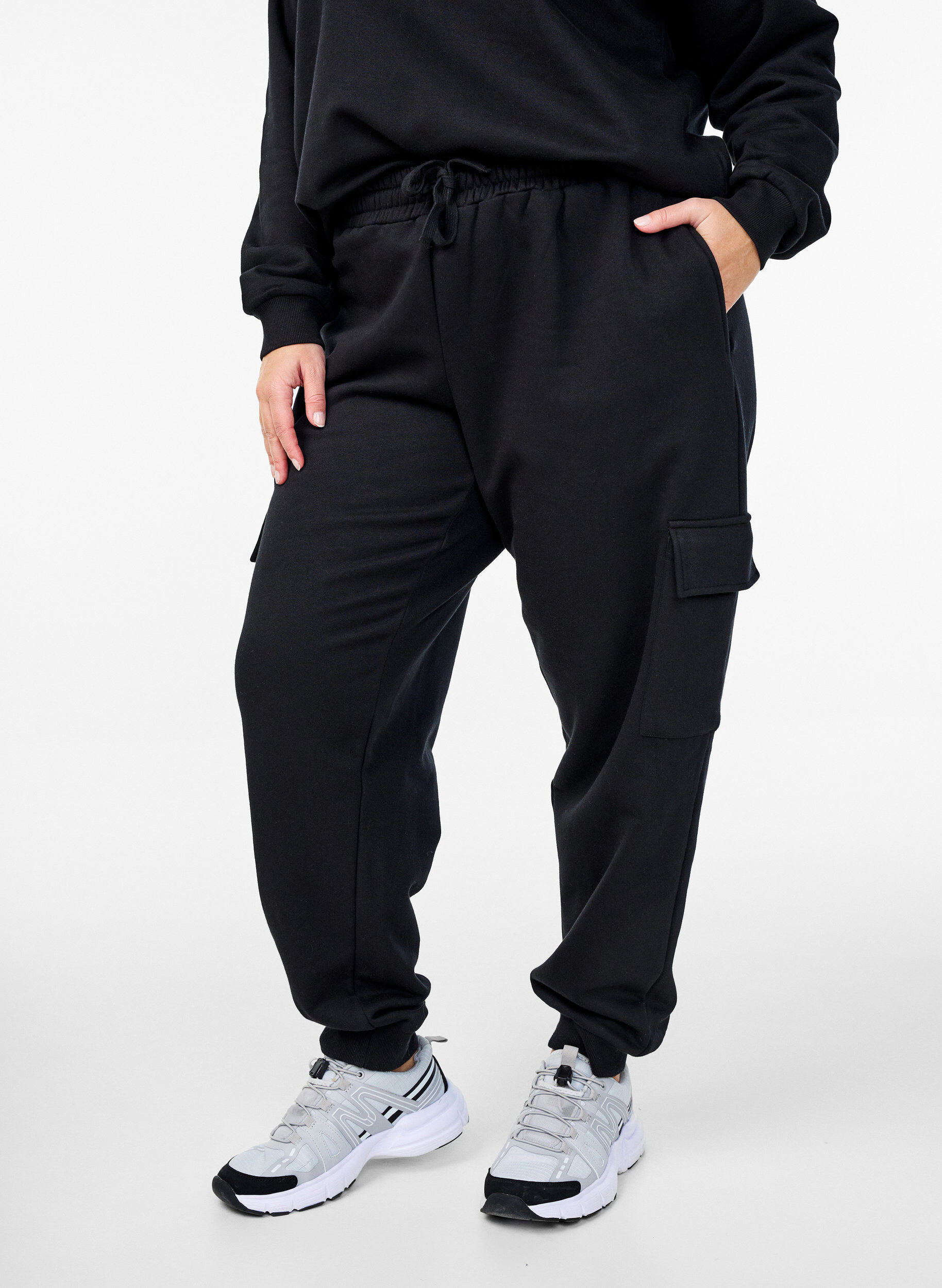 ZizziCargo broek in zachte sweatstof, Black, Model image number 2