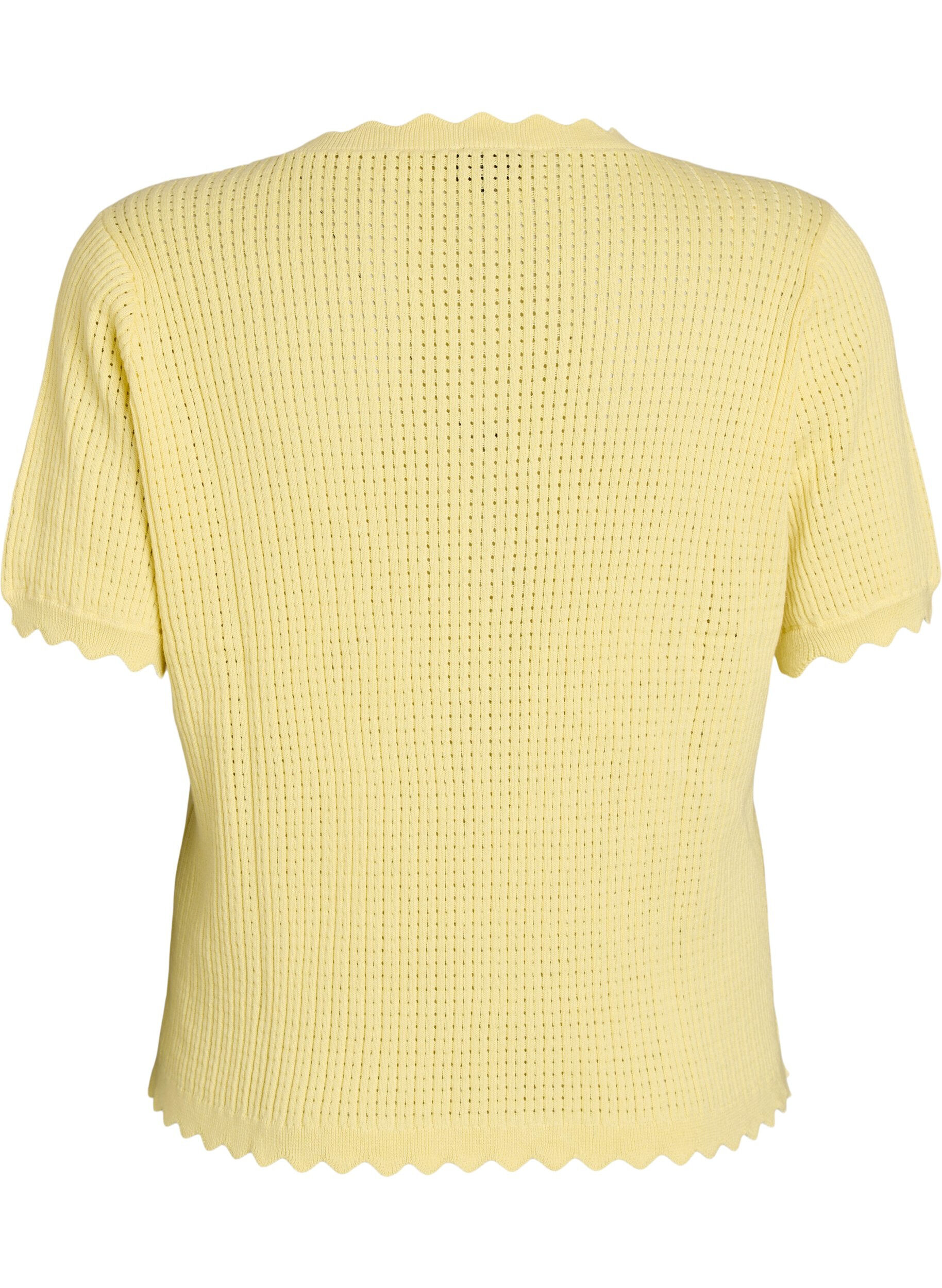 Zizzi Blouse en maille &agrave; manches courtes avec motif ajour&eacute; et bords ondul&eacute;s, Jaune clair, Packshot image number 1