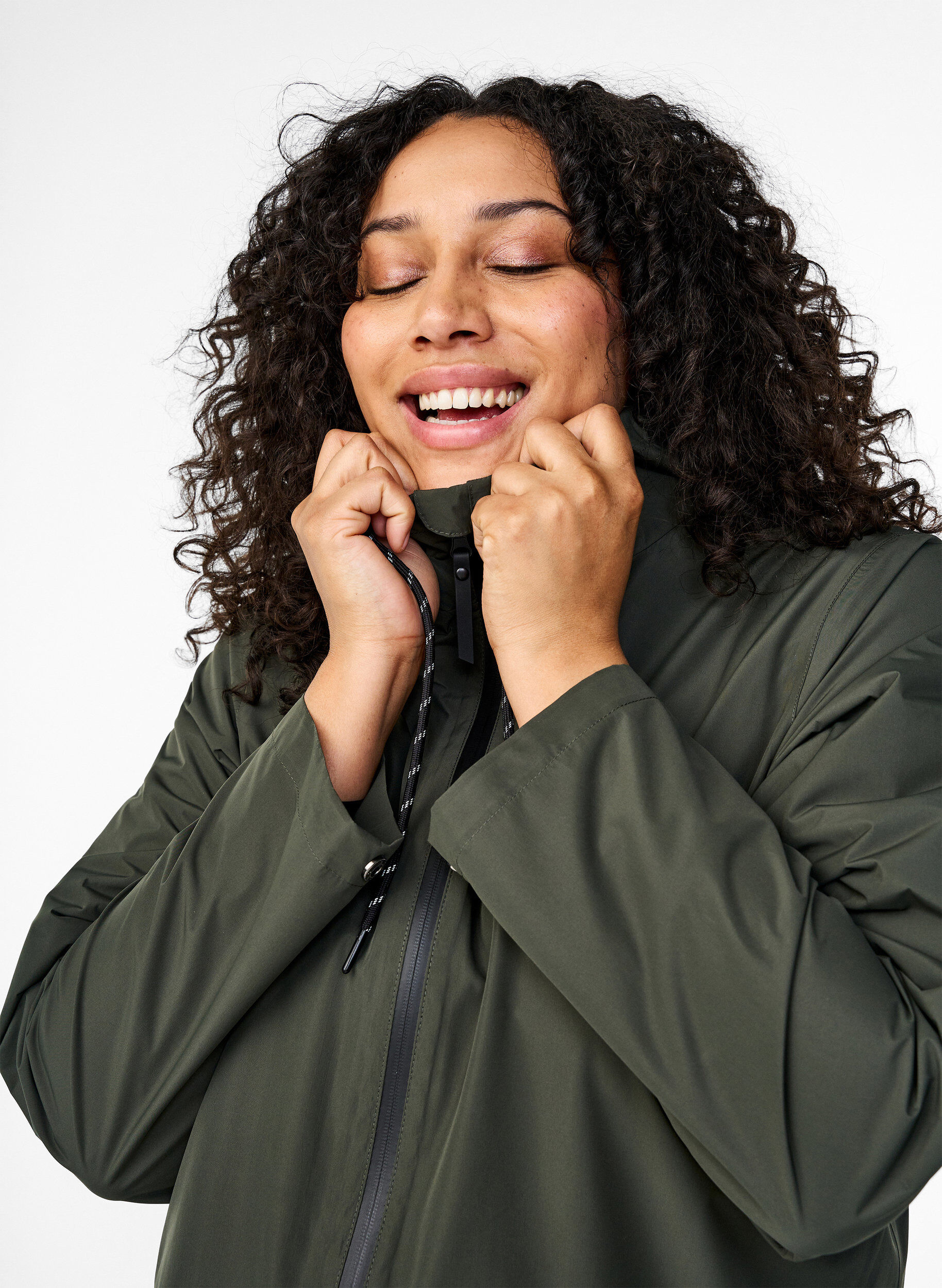 ZizziImperm&eacute;able avec poches et capuche, Vert, Model image number 3