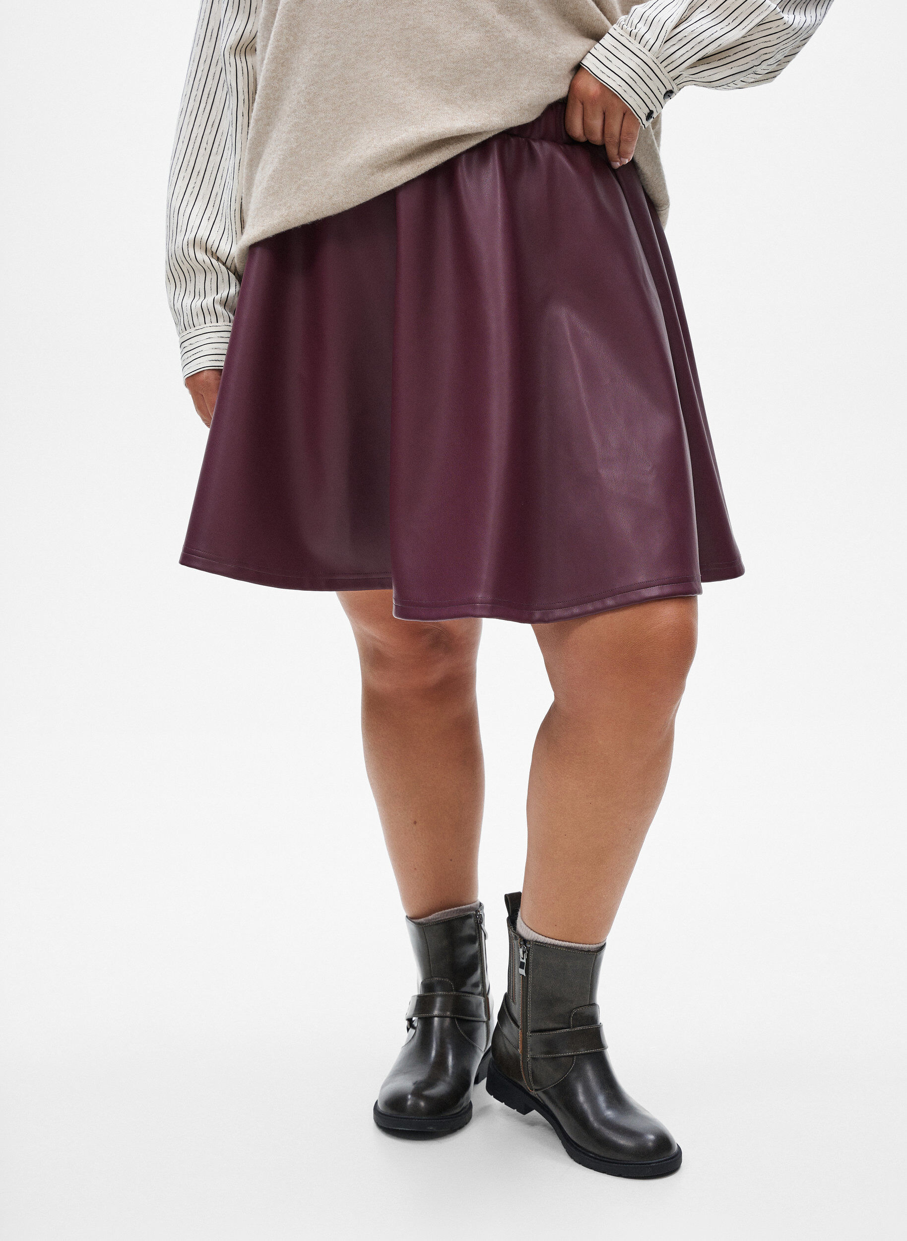 ZizziKorte skaterskirt in imitatieleer, Donker Bordeaux, Model image number 3
