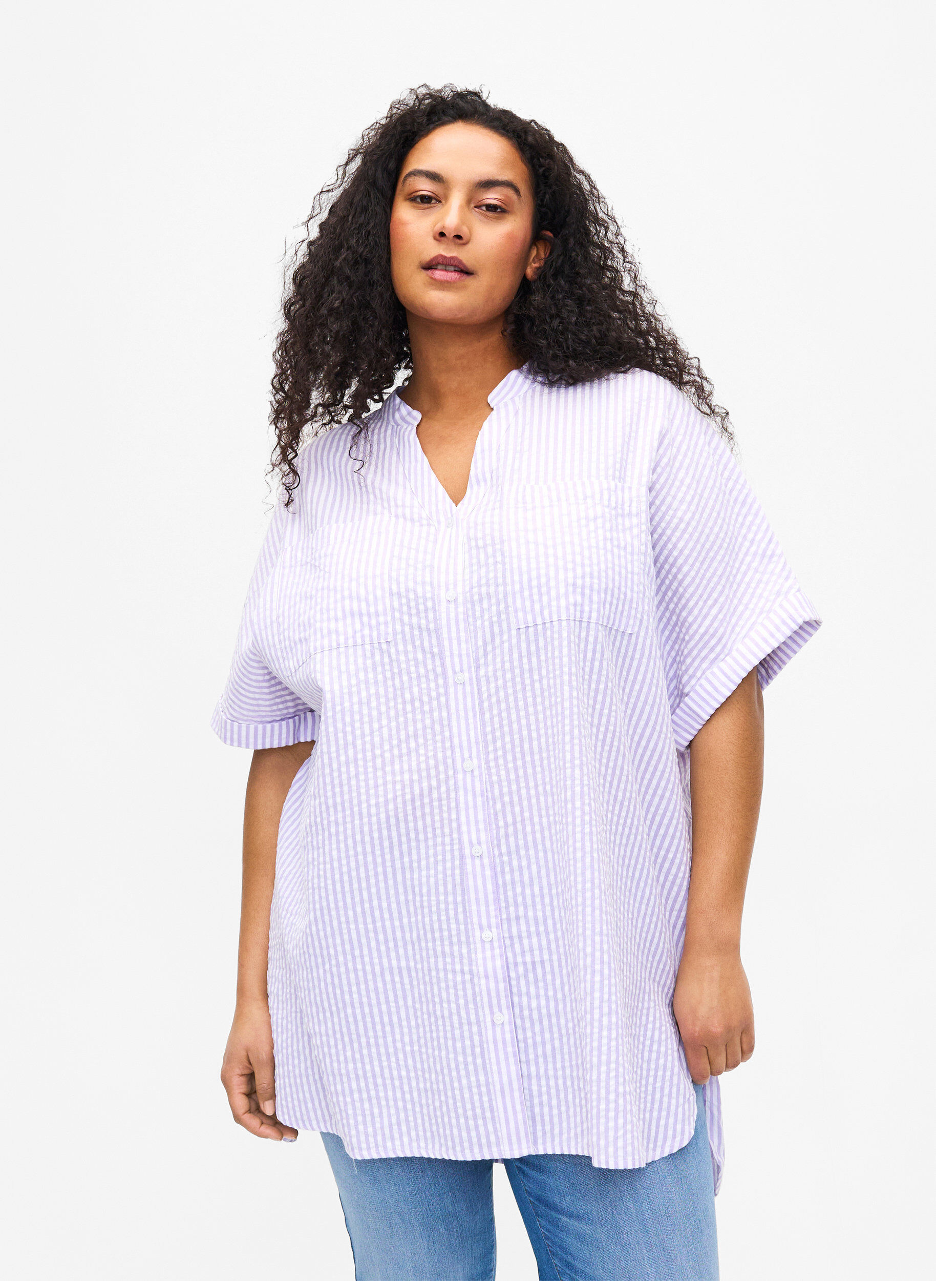 Zizzi Chemise ray&eacute;e avec poches de poitrine, White/LavenderStripe, Model image number 0