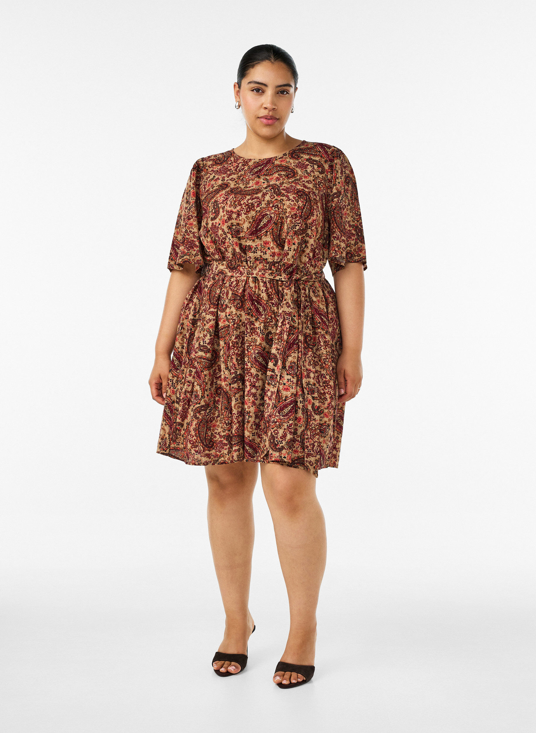 ZizziJurk met paisleyprint en strikceintuur, Bruin, Model image number 1