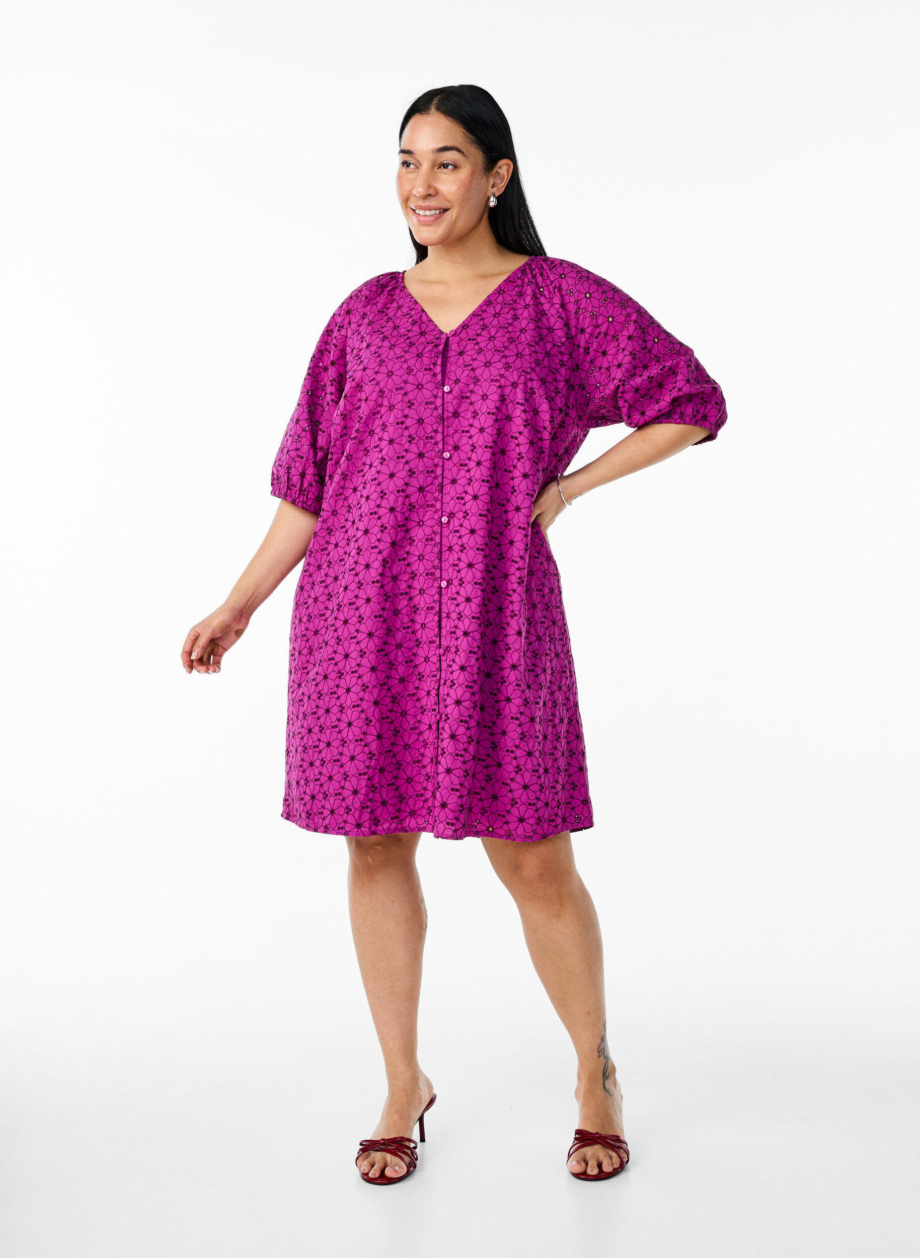 Zizzi Robe courte avec motif floral brod&eacute;, Violet, Model image number 1
