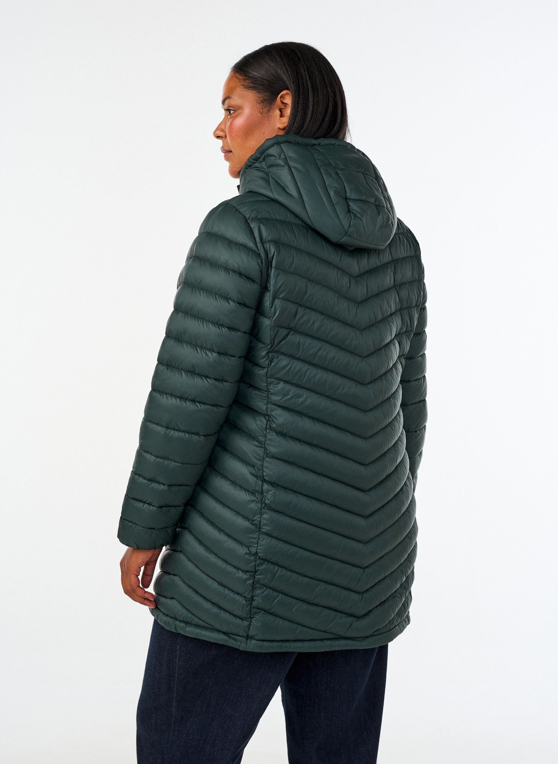 ZizziVeste l&eacute;g&egrave;re avec des poches et une capuche d&eacute;tachable, Vert fonc&eacute;, Model image number 2