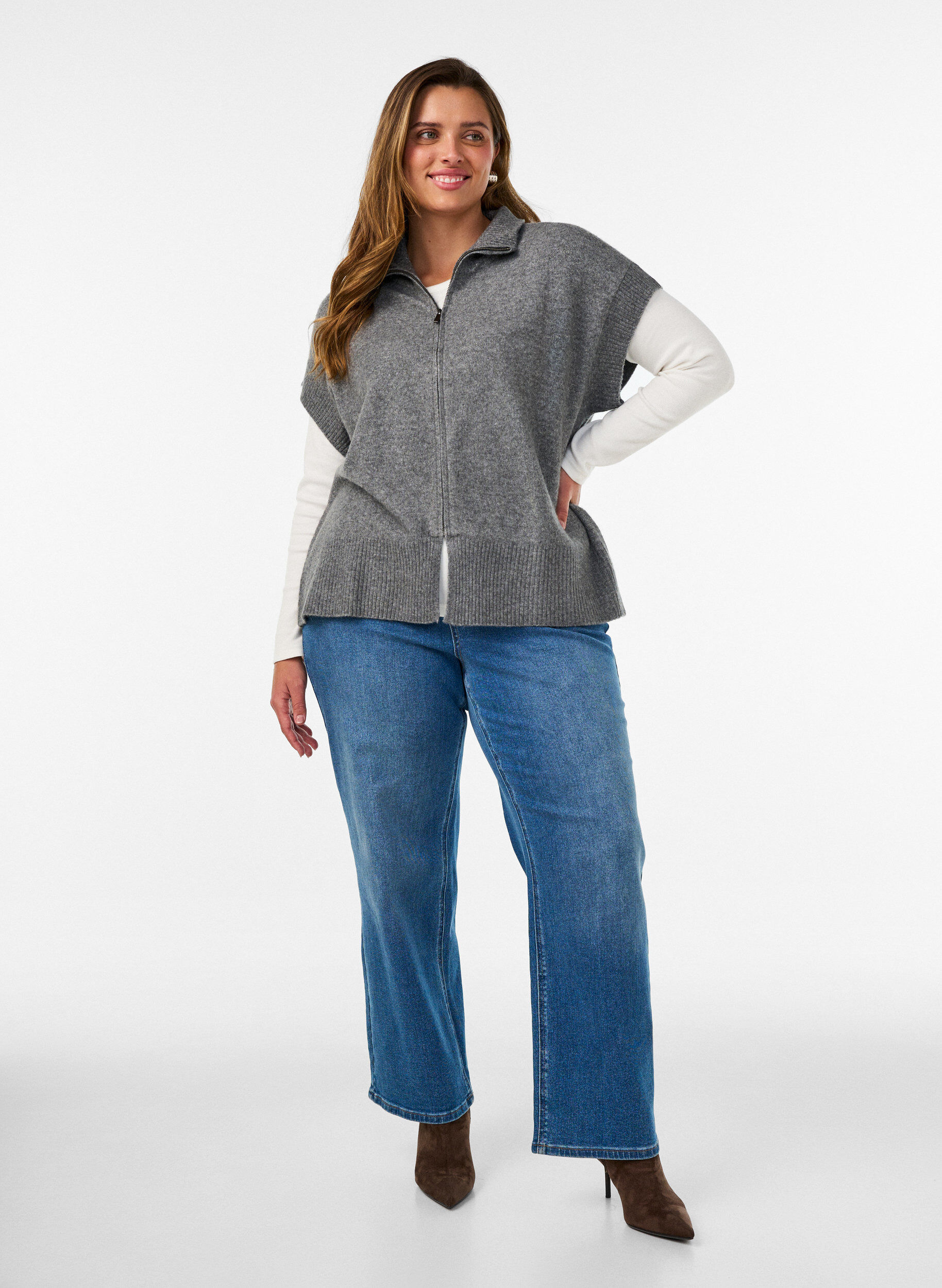 ZizziGilet en maille &agrave; col montant et fermeture zipp&eacute;e, Gris, Model image number 1
