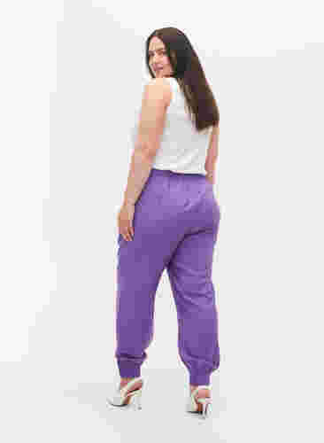 Pantalon ample en mélange de viscose avec bord élastiqué, Royal Lilac, Model image number 1