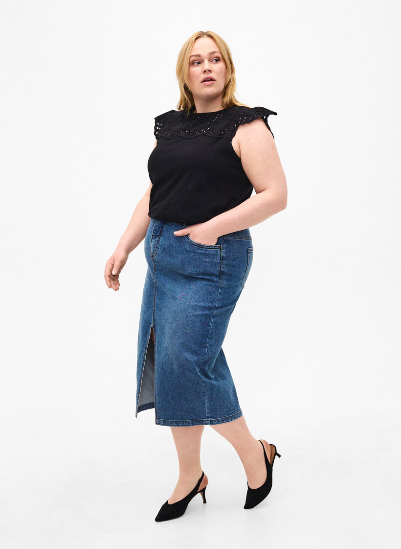 T-shirt van biologisch katoen met broderie anglaise, Black, Model image number 2