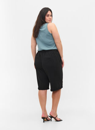 Short met elastische rand en zakken, Black, Model image number 1