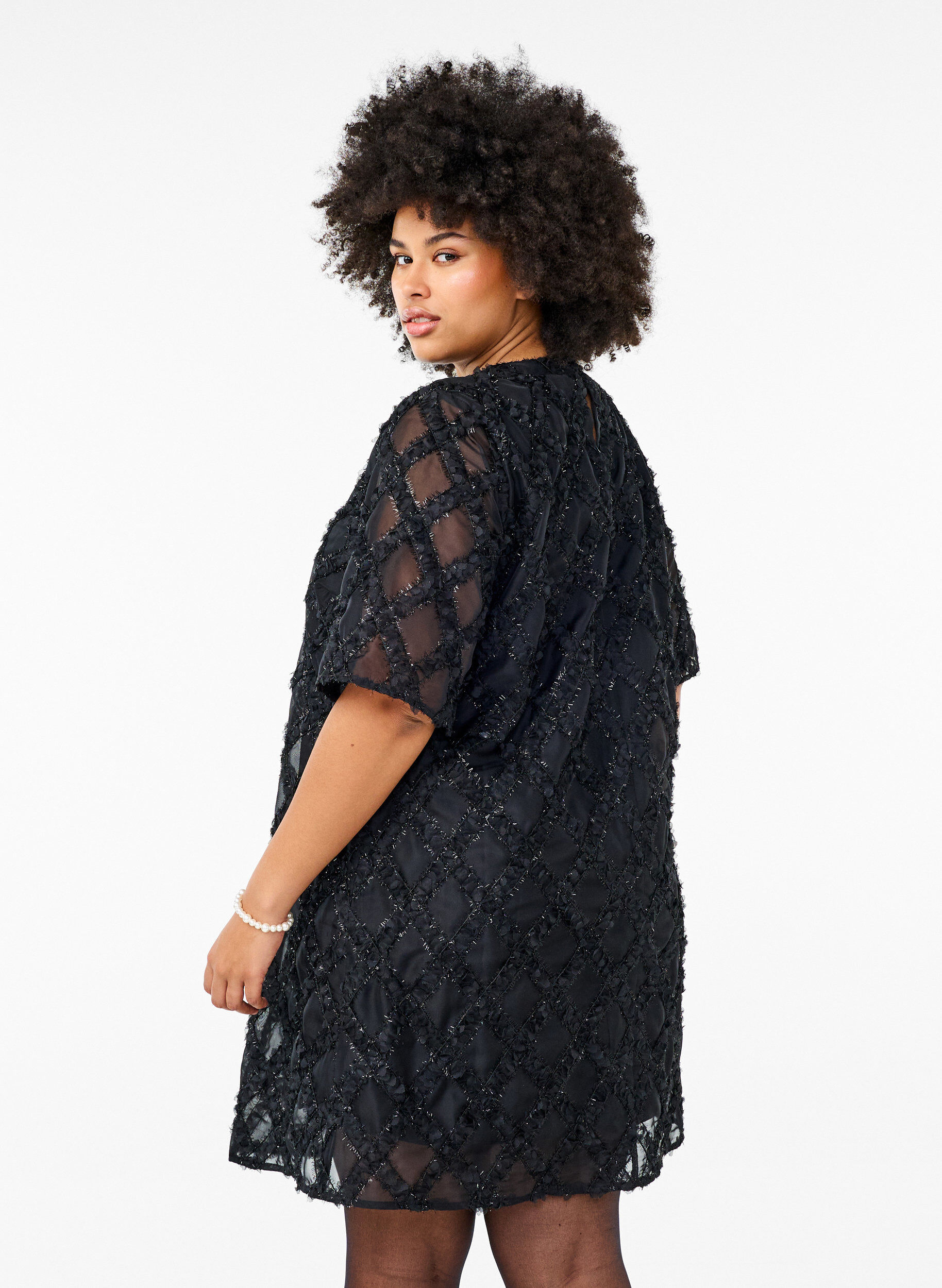 Zizzi Robe courte textur&eacute;e, Black, Model image number 1