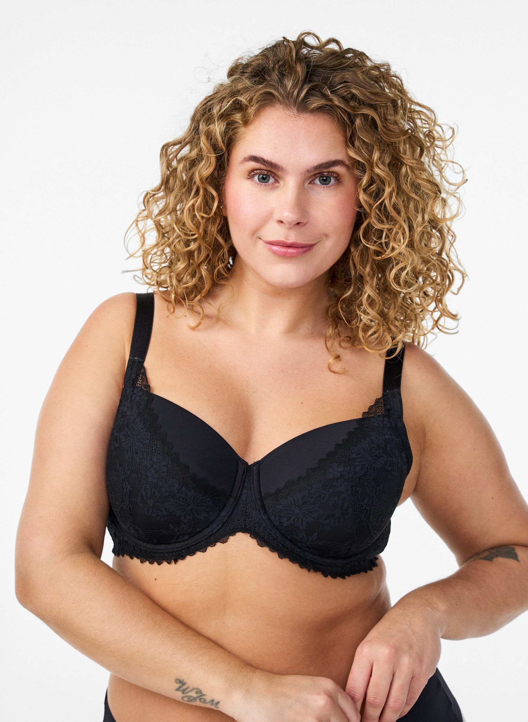 Soutien-gorge rembourr&eacute; avec dentelle, Noir, Model