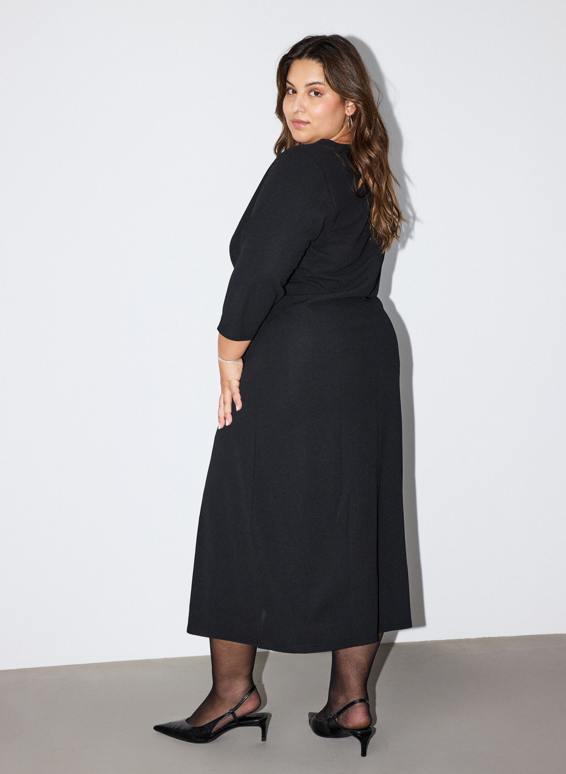 ZizziRobe en jersey avec drap&eacute; et boucle d&eacute;corative, Noir, Model image number 1