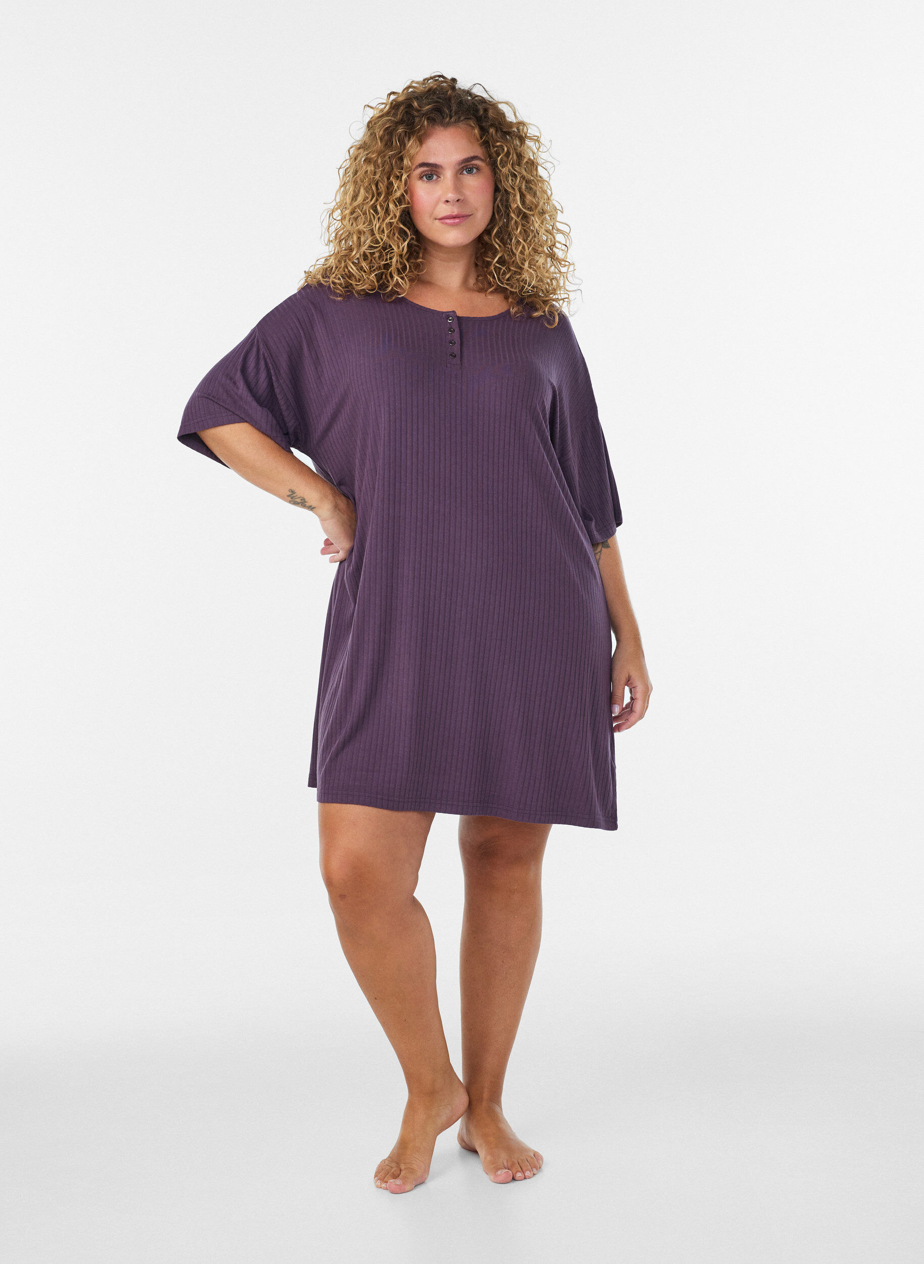 ZizziNachtjapon in viscose jersey met een geribde textuur, Paars, Model image number 1