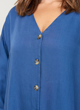 Lyocell blouse met v-hals, Blue denim, Model image number 2
