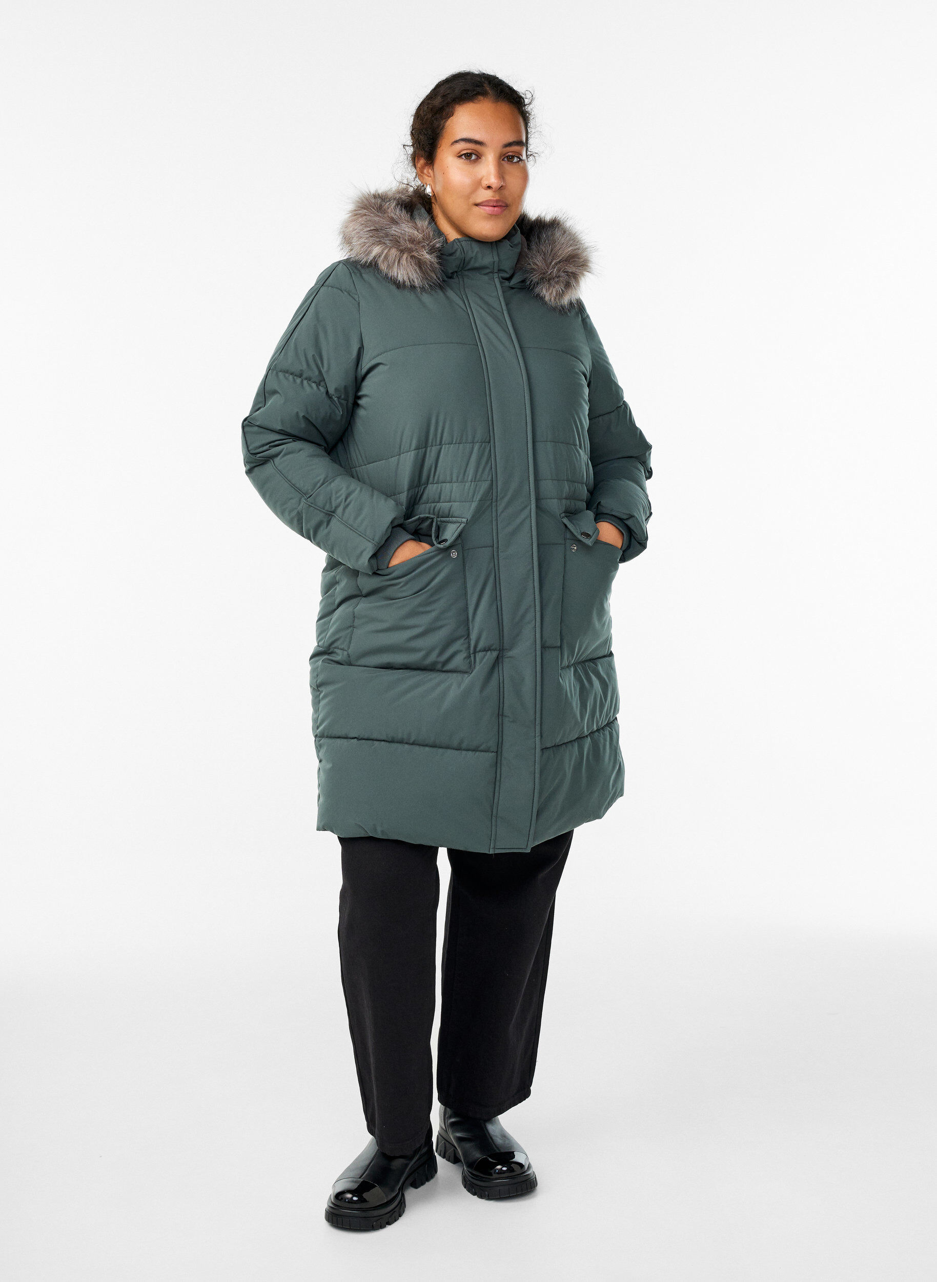 Zizzi Parka d&eacute;perlante avec col en fausse fourrure, Vert fonc&eacute;, Model image number 1