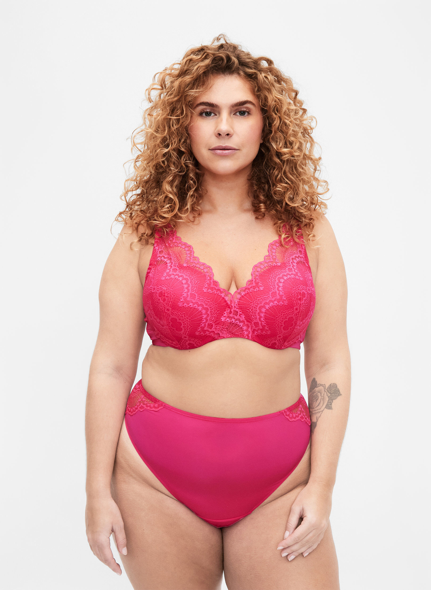 ZizziBraziliaans slipje van kant met normale taille, Roze, Model image number 0