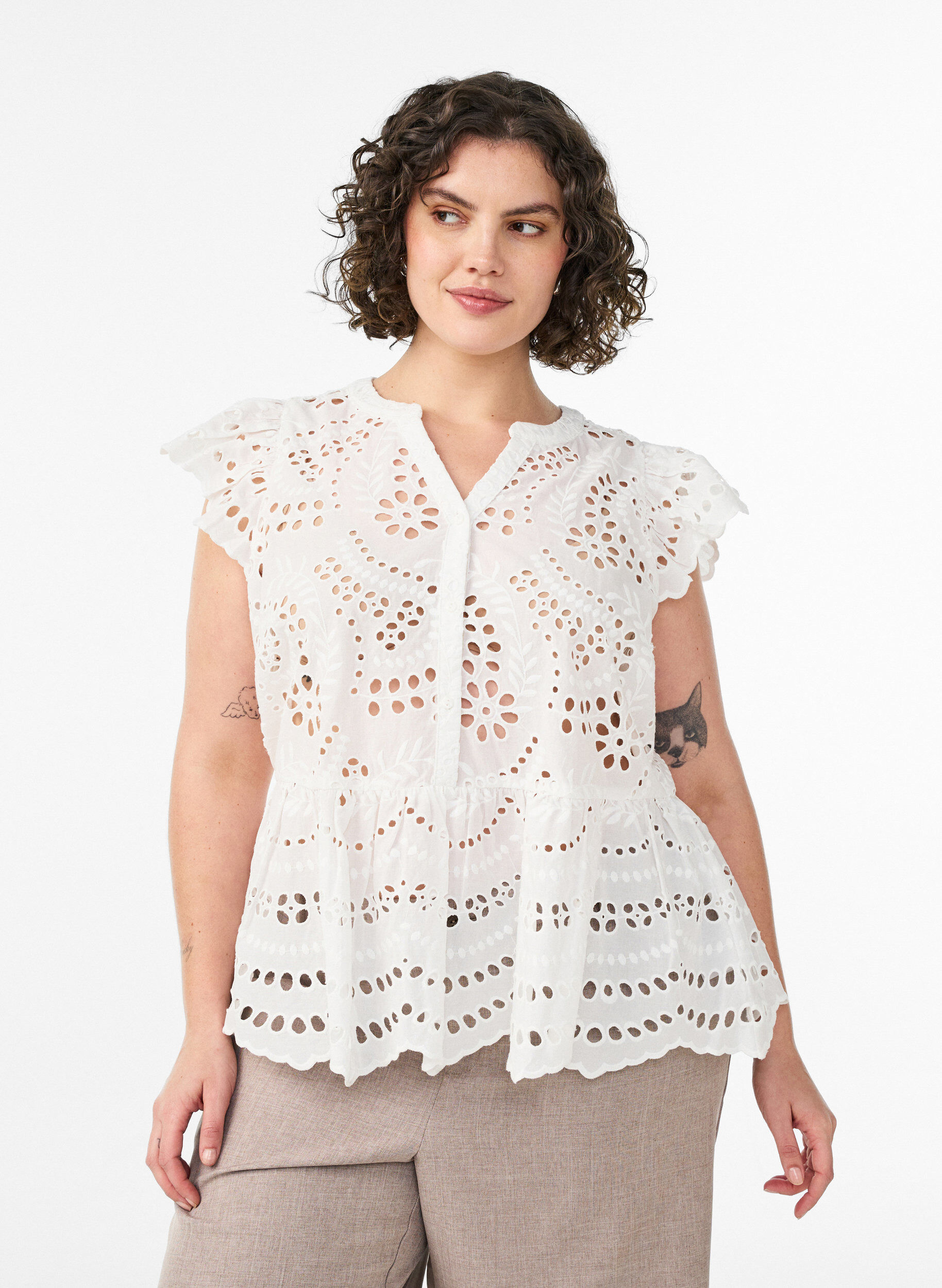 Zizzi Blouse sans manches en broderie anglaise avec volants, Blanc, Model image number 0