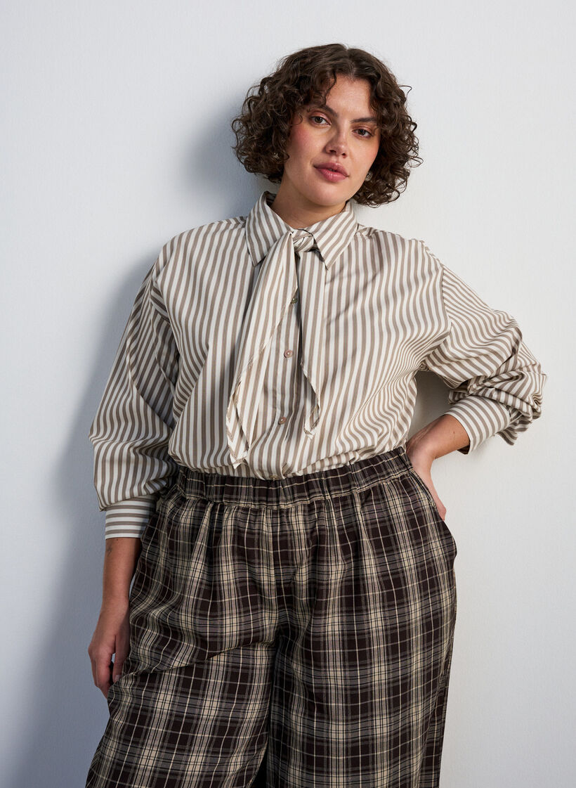 Chemise ray&eacute;e avec lien amovible &agrave; nouer, Beige, Model image number 0