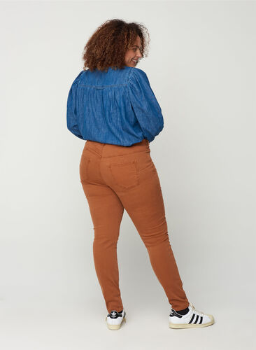 Jean Amy super slim taille haute, Brown ASS, Model image number 0