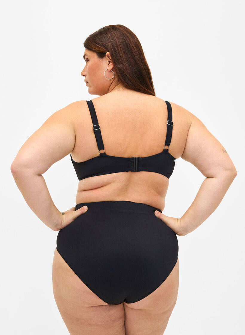 Bikinibeha met beugel en gerimpeld detail, Black, Model image number 1