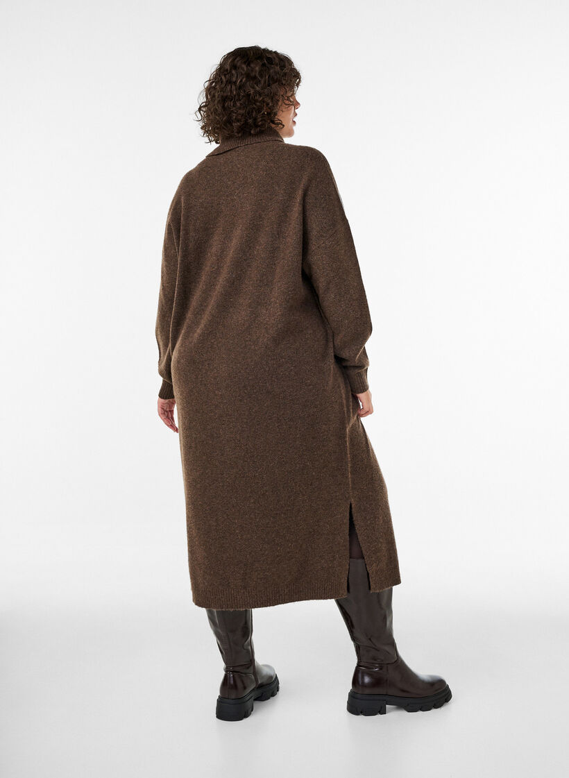 Robe pull avec col roul&eacute; et fentes, Marron, Model image number 1