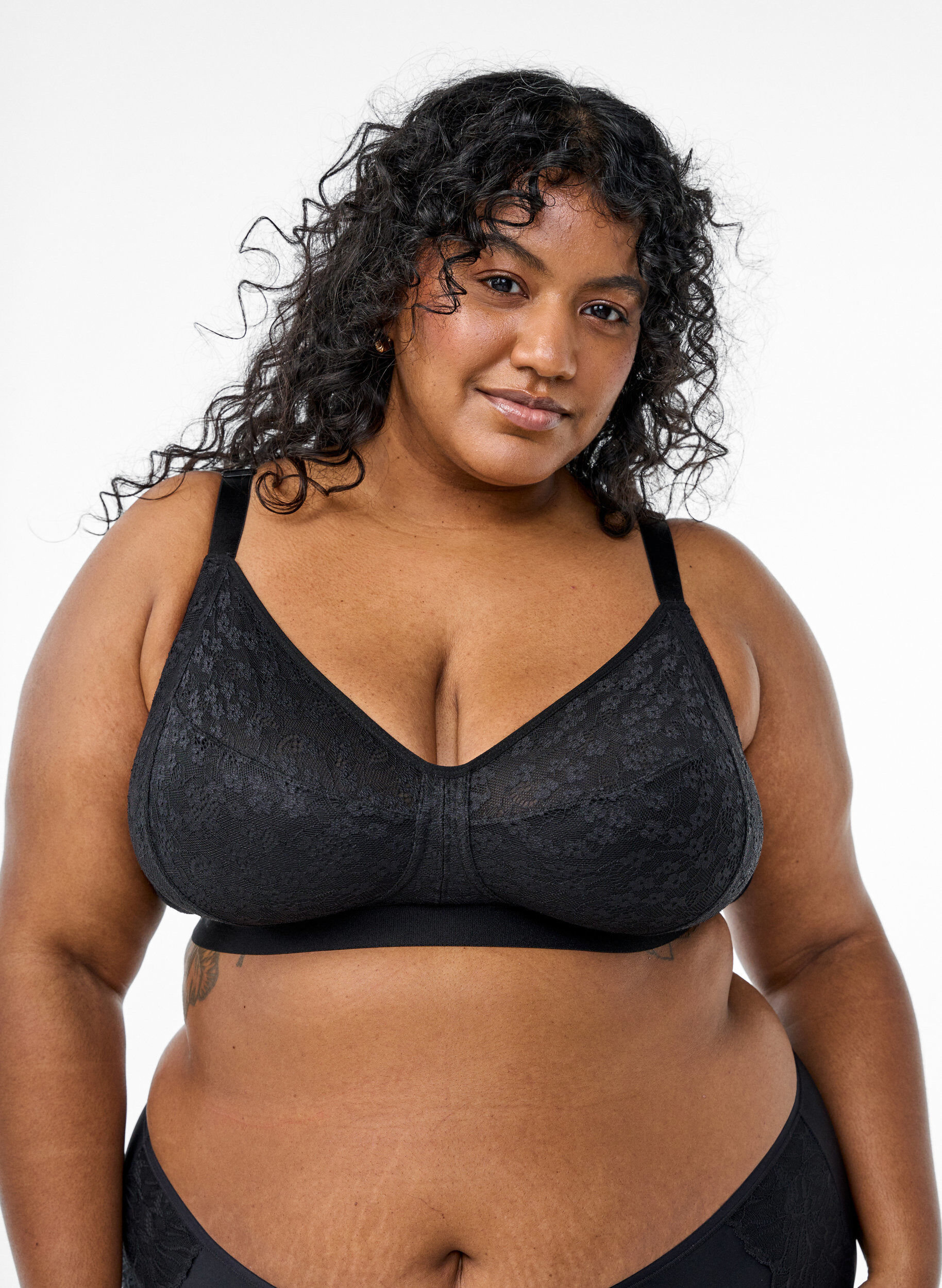 Soutien-gorge triangle sans armatures en dentelle, Noir, Model