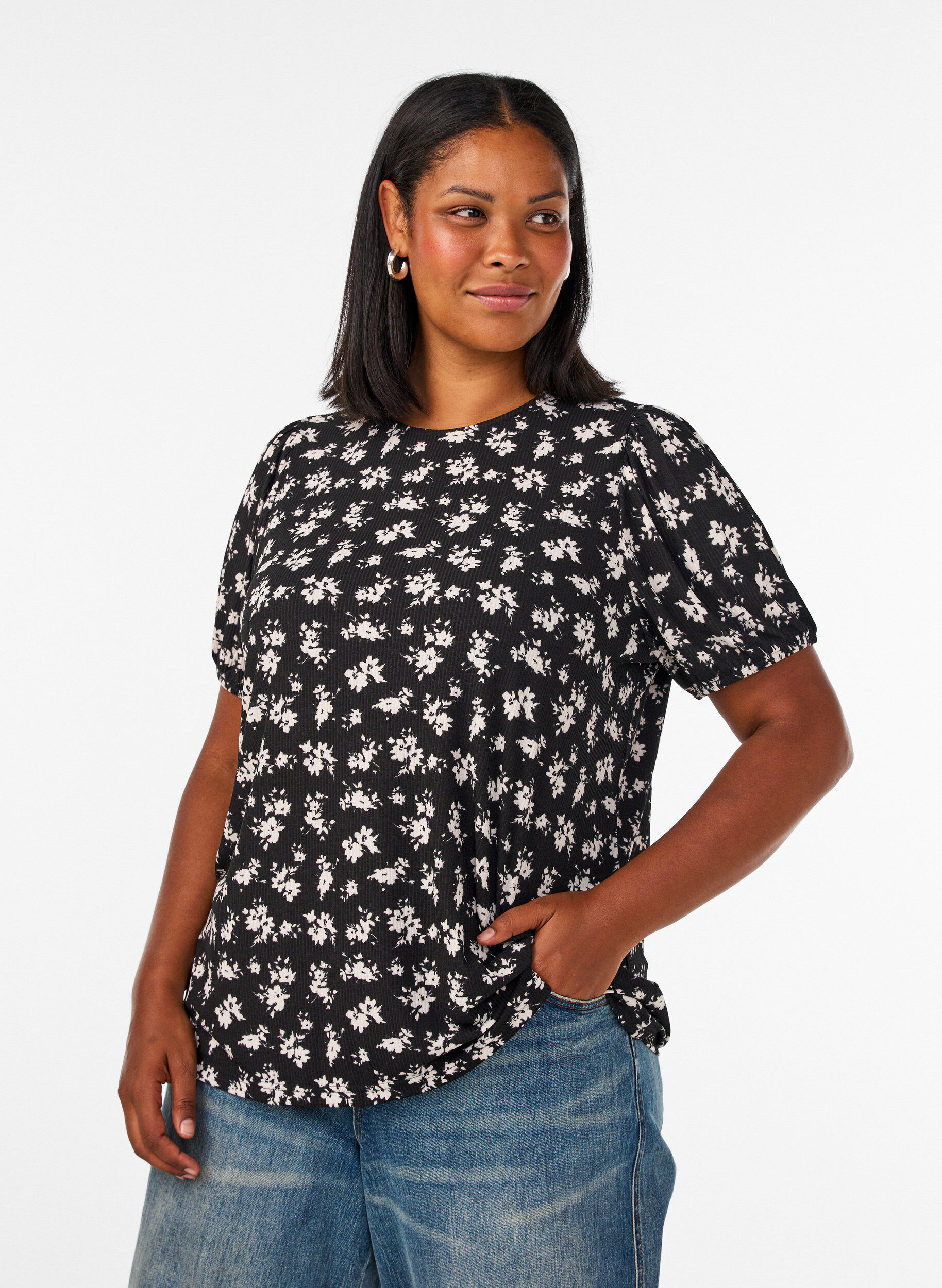 Blouse met lange mouwen en bloemenprint, Zwart, Model